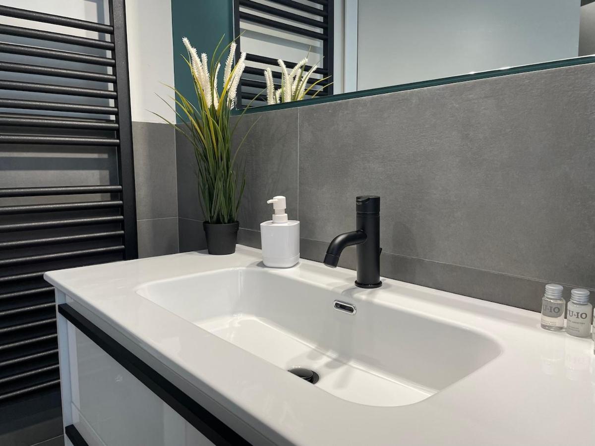 City Center - Modern Flat With Free Parking And Wifi - Apt B Bergamo Exterior foto